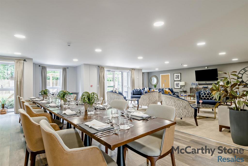 Homeowners Lounge/Restaurant