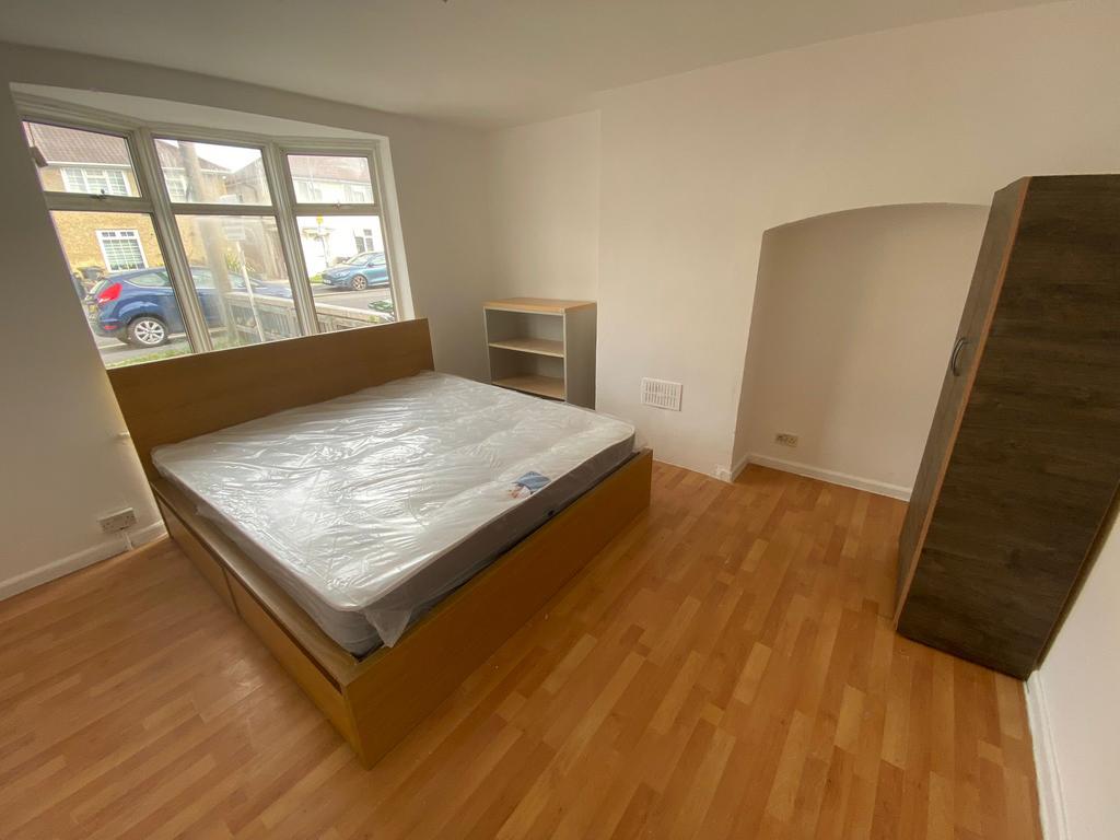 London RM9 1 Bed In A House Share To Rent 1 200 Pcm 277 Pw london-rm9-1-bed-in-a-house-share-to-rent-1-200-pcm-277-pw