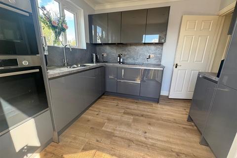 4 bedroom chalet for sale, Mount Close, Rayleigh