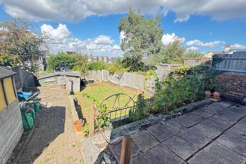 4 bedroom chalet for sale, Mount Close, Rayleigh