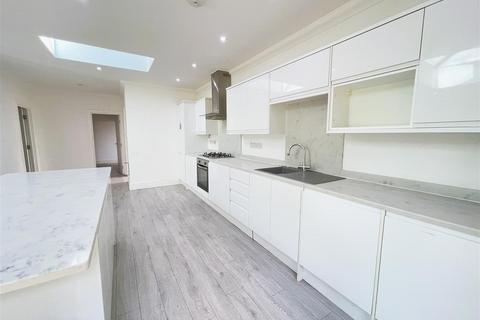 5 bedroom detached house for sale, Ardleigh Green Road, Hornchurch RM11 2ST