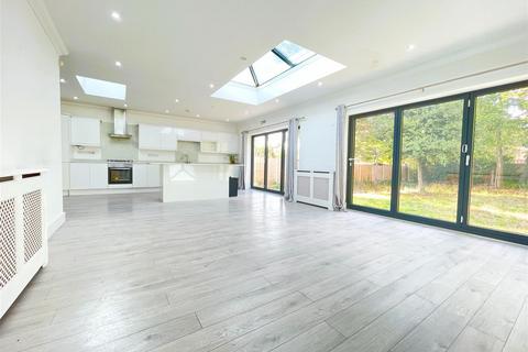 5 bedroom detached house for sale, Ardleigh Green Road, Hornchurch RM11 2ST