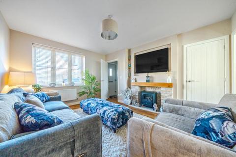 101 Centenary Way, Witney, OX29 7AZ