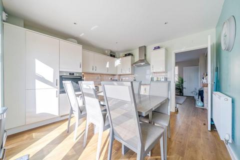 101 Centenary Way, Witney, OX29 7AZ