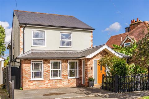 3 bedroom detached house for sale, Manor Green Road, Epsom