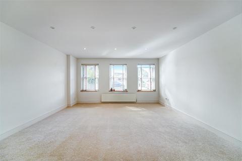 3 bedroom detached house for sale, Manor Green Road, Epsom