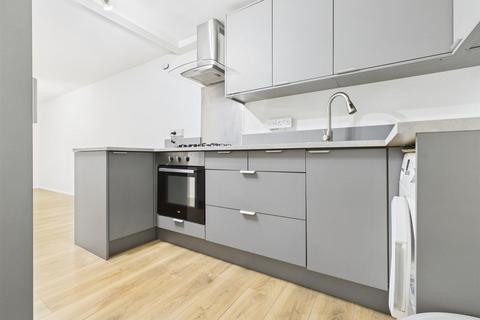 2 bedroom flat to rent, Brunswick Terrace, Hove