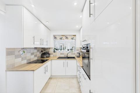undefined, Lindengate Avenue, Hull, East Riding of Yorkshire, HU7 0EA