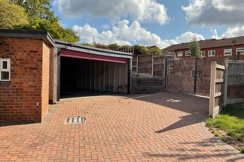 3 bedroom semi-detached house for sale, Churchill Drive, Stourbridge DY8