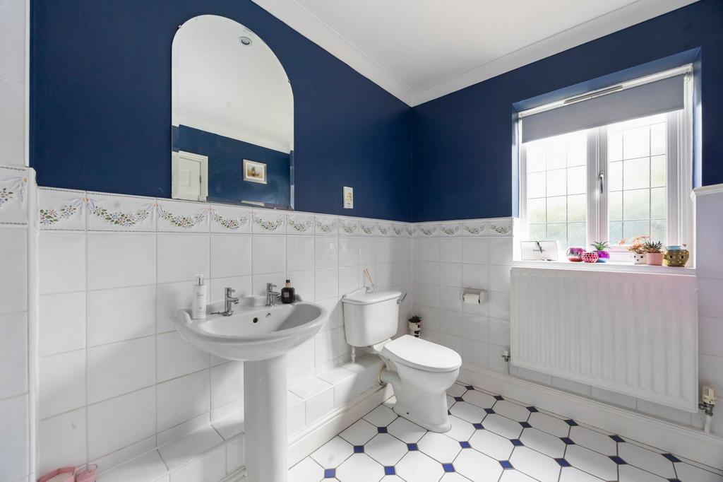 Downstairs En Suite