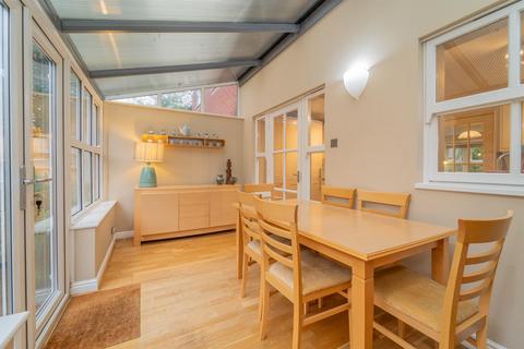 60 Caistor Close, Manchester, M16 8NW