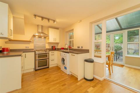 60 Caistor Close, Manchester, M16 8NW
