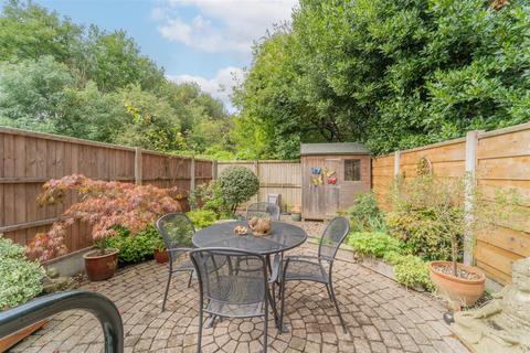 60 Caistor Close, Manchester, M16 8NW