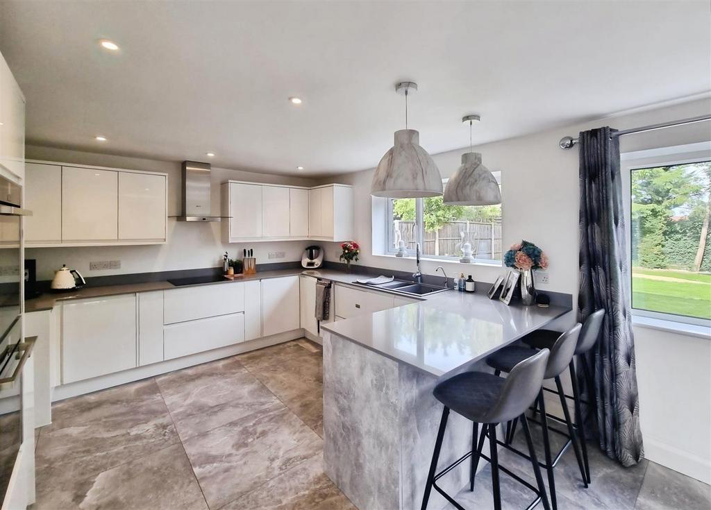 Open Plan Living Room/Kitchen