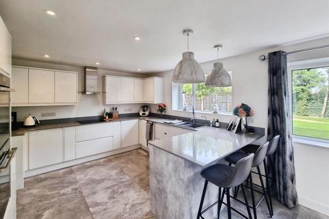 4 bedroom detached house for sale, Lombardy Close, Hemel Hempstead HP2