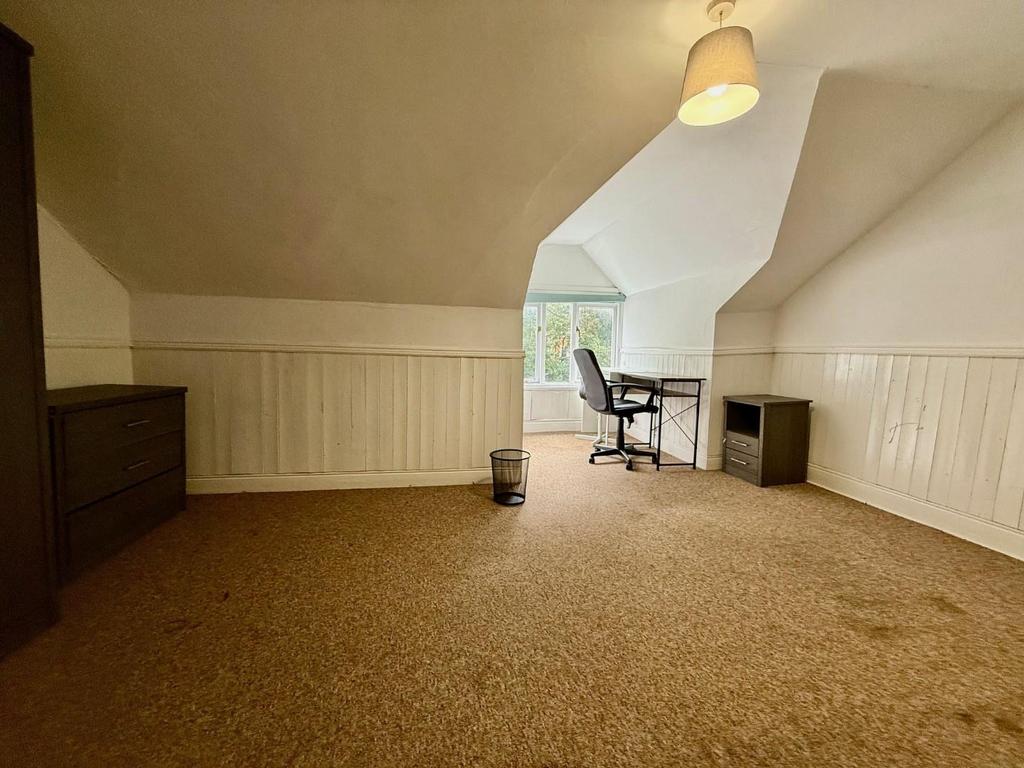 Bedroom 6.jpg