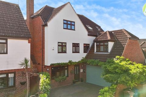 5 bedroom detached house for sale, Magnolia Place, Stanford-Le-Hope, SS17