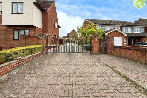 5 bedroom detached house for sale, Magnolia Place, Stanford-Le-Hope, SS17