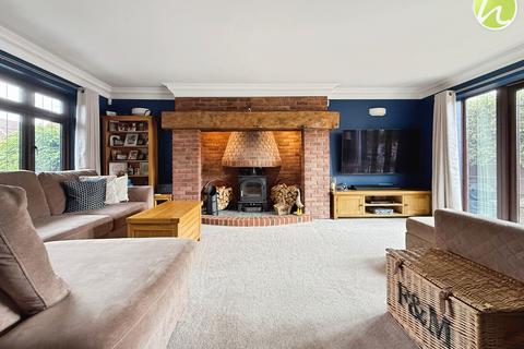 5 bedroom detached house for sale, Magnolia Place, Stanford-Le-Hope, SS17