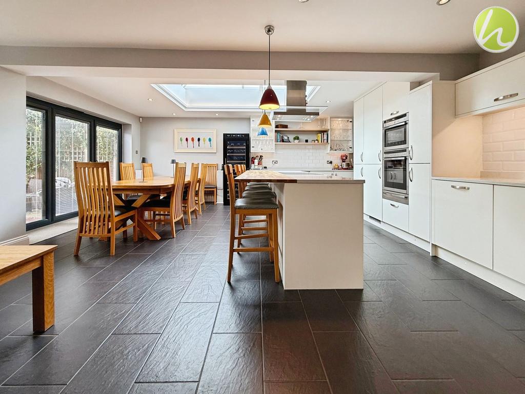 Kitchen/ Dining Room