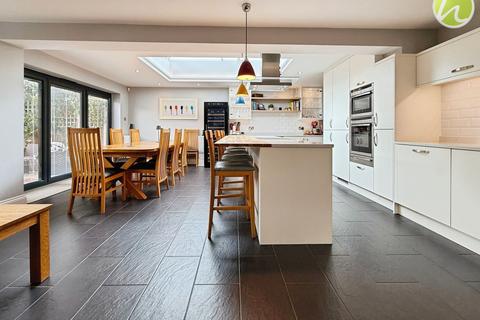 5 bedroom detached house for sale, Magnolia Place, Stanford-Le-Hope, SS17