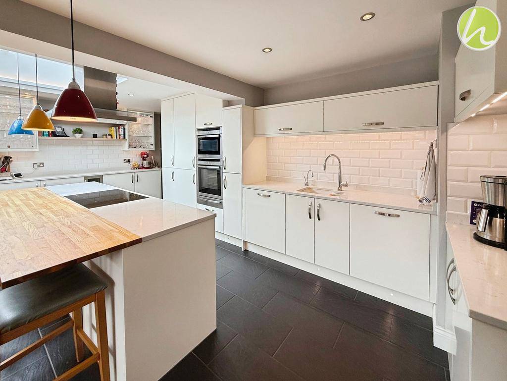 Kitchen/ Dining Room