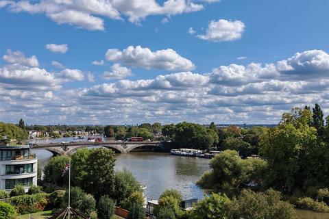 undefined, Kew Bridge Road, Brentford, TW8