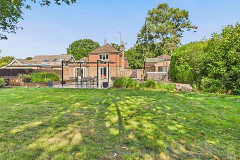 4 bedroom detached house for sale, Radford Road, Crawley RH10