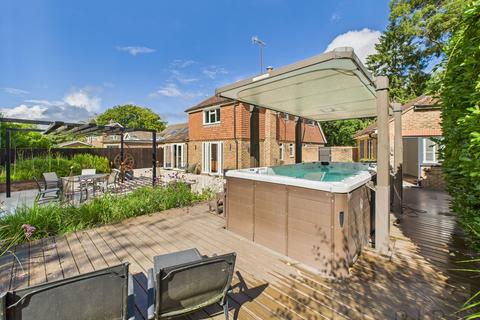 4 bedroom detached house for sale, Radford Road, Crawley RH10