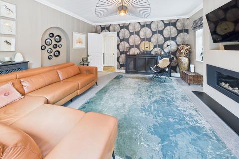 4 bedroom detached house for sale, Radford Road, Crawley RH10