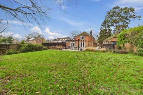 4 bedroom detached house for sale, Radford Road, Crawley RH10