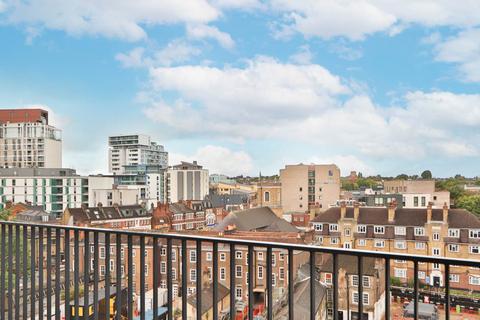 3 bedroom flat to rent, Chivers Passage, London