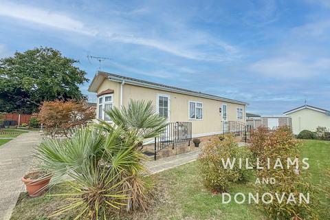 undefined, Pond Close, Tower Park, Hullbridge