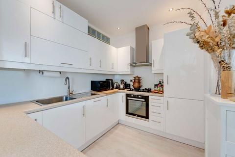 3 bedroom flat for sale, Woodfield Road, London W5
