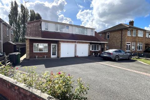 3 bedroom semi-detached house for sale, River Close, Bedworth
