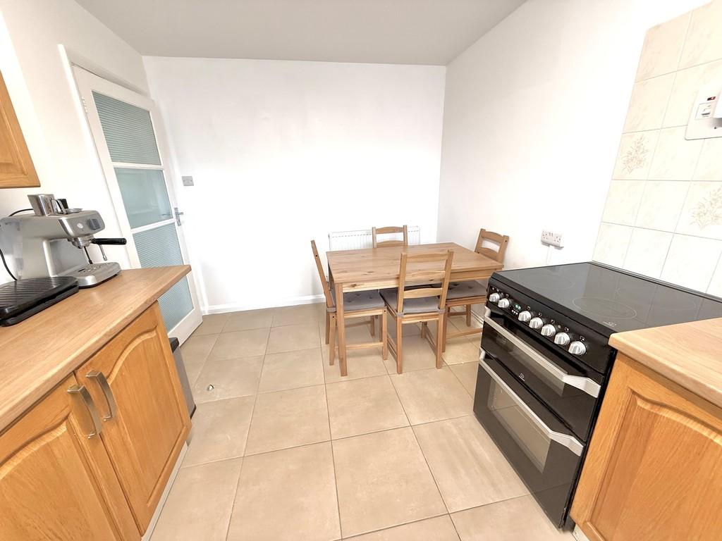 5 Dolphin Court Kitchen 2
