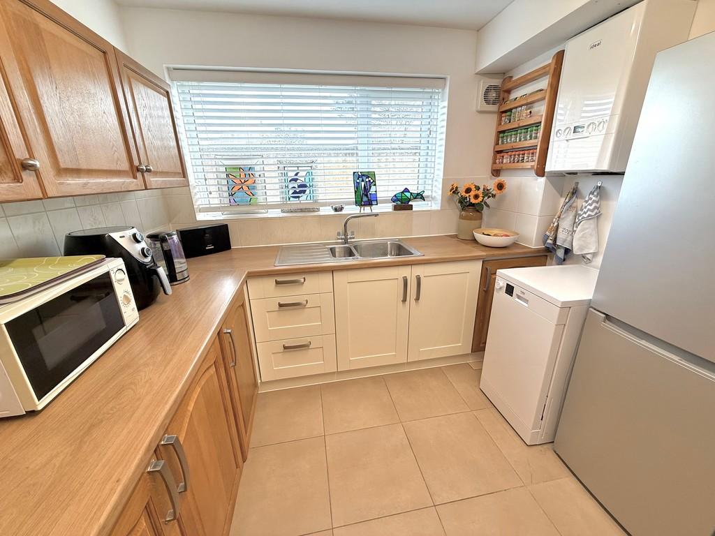 5 Dolphin Court Kitchen 3