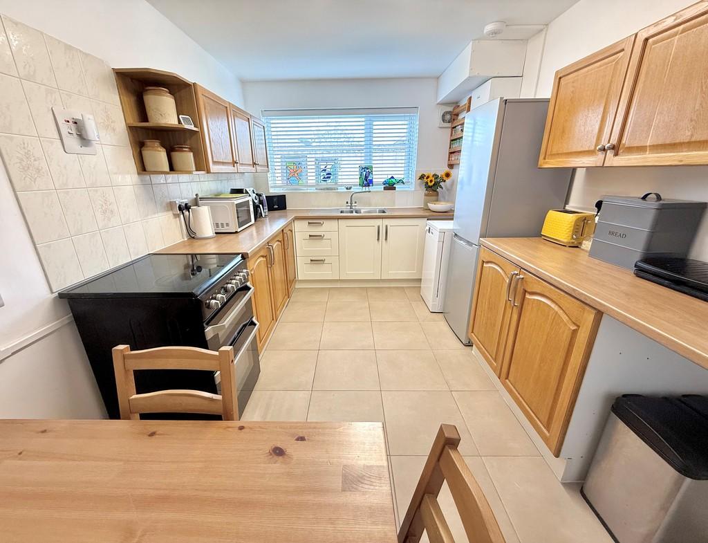 5 Dolphin Court Kitchen 1