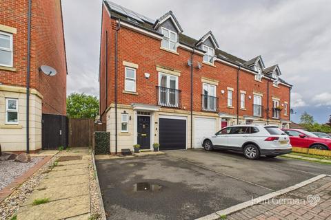 3 bedroom end of terrace house for sale, Haddon Way, Loughborough