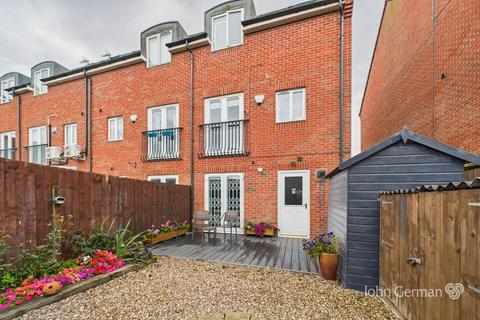 3 bedroom end of terrace house for sale, Haddon Way, Loughborough