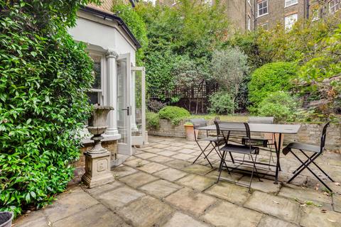 13 Rosenau Crescent, London, SW11 4RY