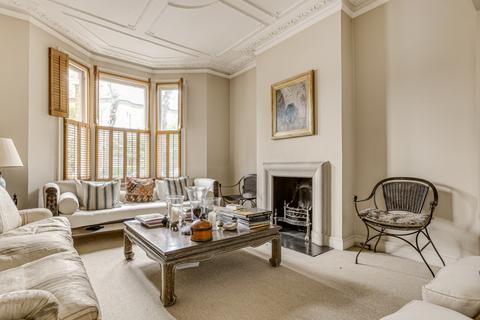 13 Rosenau Crescent, London, SW11 4RY
