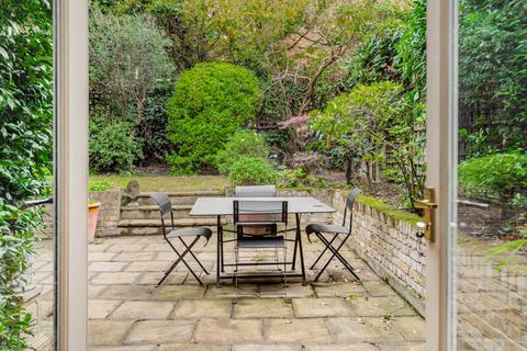 13 Rosenau Crescent, London, SW11 4RY