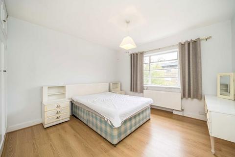 3 bedroom flat to rent, Streatham High Road, London SW16