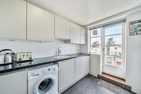 undefined, Suffolk Square, Gloucestershire GL50