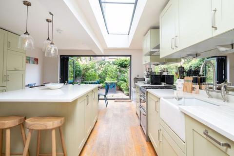 undefined, Gayford Road W12