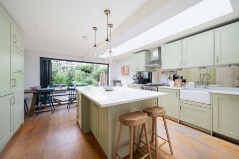 52 Gayford Road, London, W12 9BW