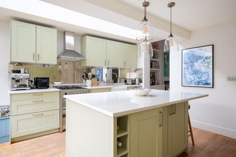 52 Gayford Road, London, W12 9BW