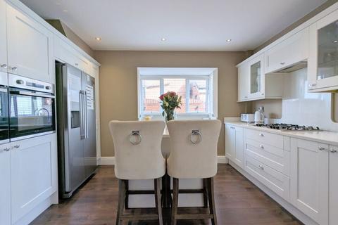 undefined, Golf Open 2026 - Hillsview Road, Ainsdale - Sleeps 6 - extended stay deals (2-3 Weeks)