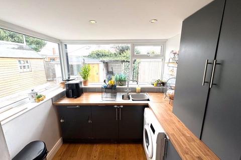 3 bedroom semi-detached house for sale, Elmwood Crescent, Walkerville